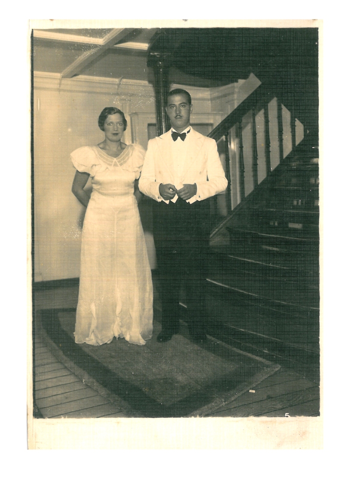 46. G. Díaz-Plaja y C. Taboada en una noche de gala.