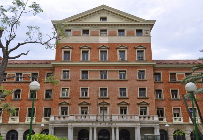 Façana del CRAI Biblioteca de Farmàcia