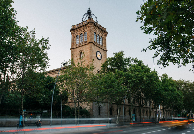 Façana del CRAI Biblioteca de Lletres