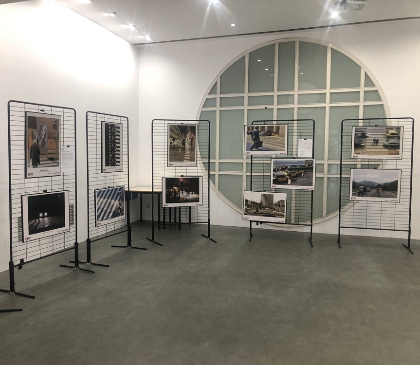 Nova exposició de fotografies artístiques de sensibilització viària al CRAI Biblioteca del Campus de Mundet 