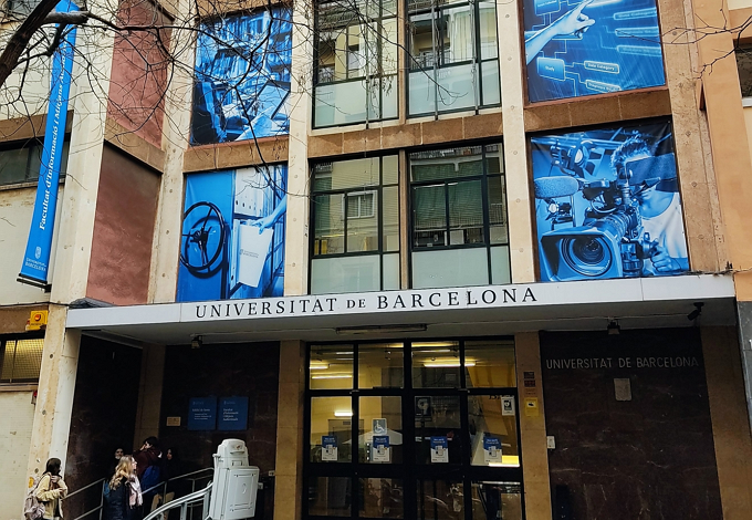 Façana del CRAI Biblioteca d'Informació i Mitjans Audiovisuals