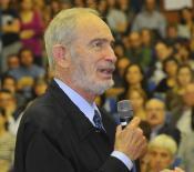 Paul R. Ehrlich a la Facultat de Biologia. © J. M. Rué, Universitat de Barcelona