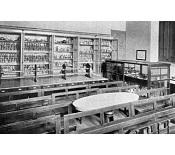 Laboratorio de la cátedra de Medicina Legal y Toxicología hacia principios del siglo XX.