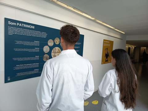 L'exposició "20 anys del CRAI" al CRAI Biblioteca de Biologia