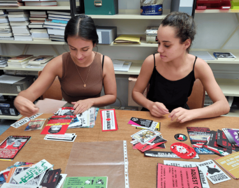 Acabada d’inventariar la col·lecció d’adhesius del CRAI Biblioteca del Pavelló de la República