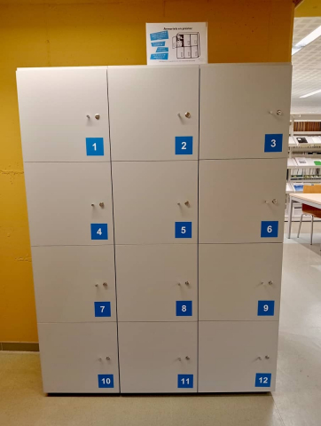 Nous armariets per als usuaris del CRAI Biblioteca de Filosofia, Geografia i Història