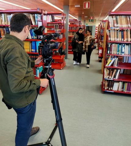 El CRAI Biblioteca de Dret escenari de la filmació d'un episodi de Nits Sense Ficció de 3Cat: Les del criquet