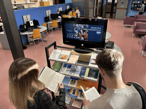 El CRAI Biblioteca de Dret commemora el Dia Internacional dels Drets Humans amb una mostra bibliogràfica