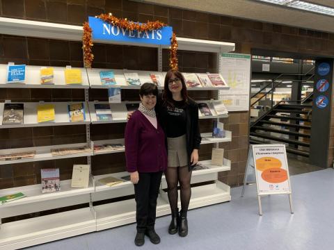 Imatge de dues persones fent-se una foto