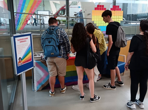 El CRAI Biblioteca de Filosofia, Geografia i Història celebra el Mes de l'Orgull LGBTIQ+