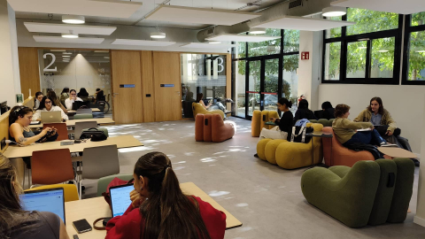 El CRAI Biblioteca d'Informació i Mitjans Audiovisuals torna a obrir amb espais renovats i nous serveis