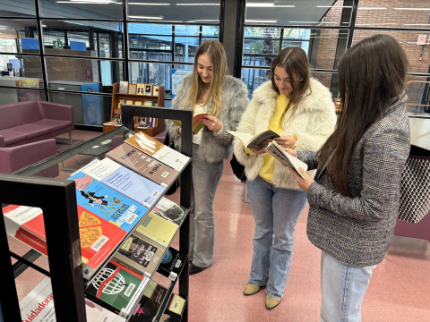 Mostra bibliogràfica al CRAI Biblioteca de Dret en el marc de la Setmana dels Drets Humans 2025