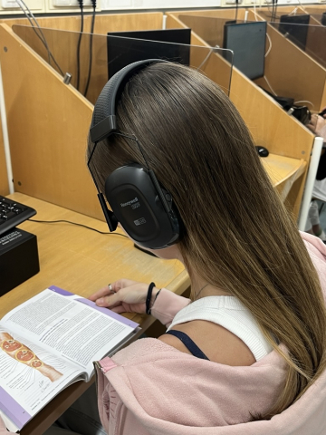 “Un extra de silenci” el CRAI Biblioteca del Campus Bellvitge reforça el suport a l’alumnat en època d’exàmens