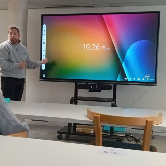 Nova pantalla interactiva al CRAI Biblioteca de Biologia