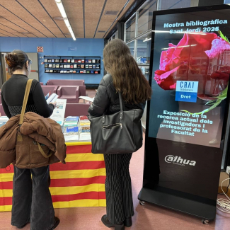 El CRAI Biblioteca de Dret exposa les darreres publicacions del professorat de la Facultat amb motiu de Sant Jordi