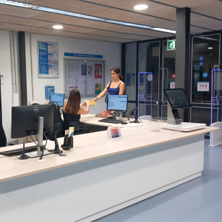 Renovació de l’espai de préstec i informació al CRAI Biblioteca d’Economia i Empresa